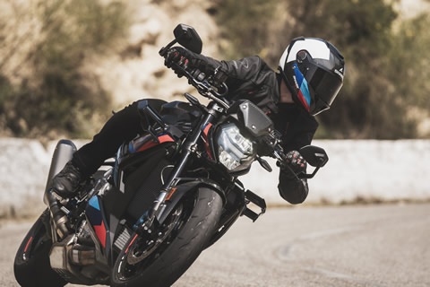 How_to_choose_a_motorcycle_helmet_Shark_Spartan