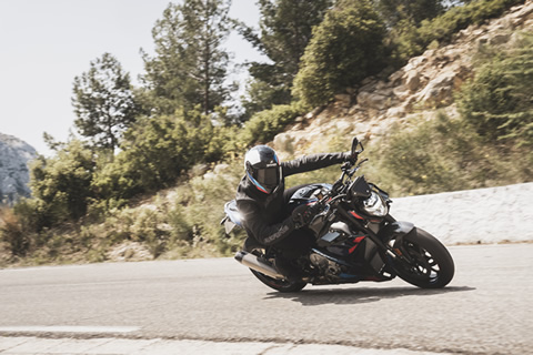 How_to_choose_good_Touring_Motorcycle_Clothing_b